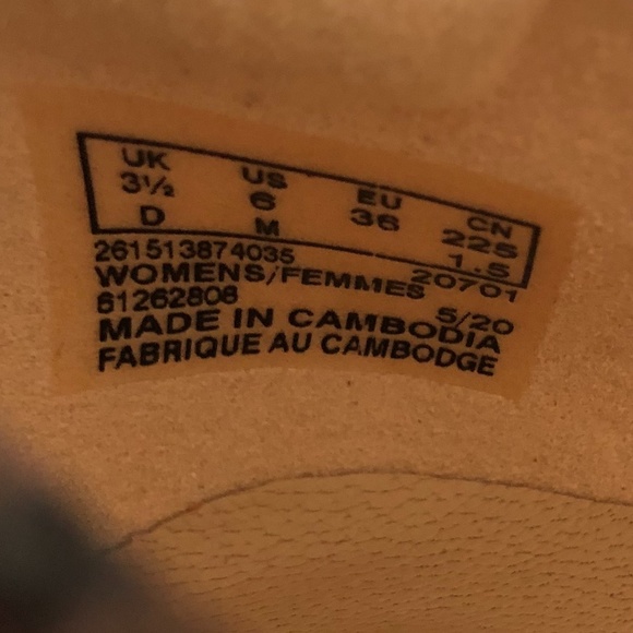 CLARKS Womens Heels Size 6 Snake Skin 2" Block Round Toe Comfort Loafers - Picture 3 of 6